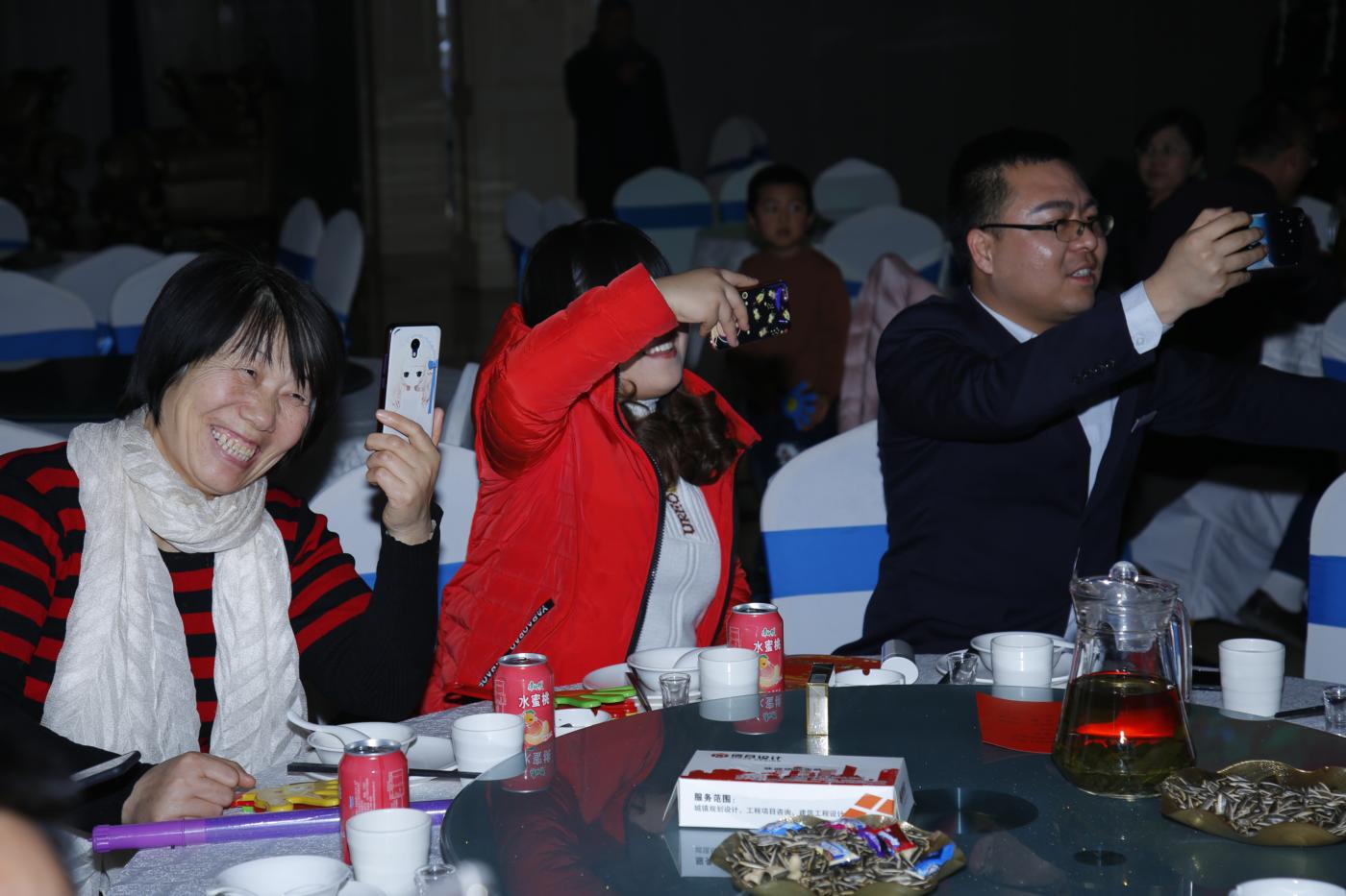 慶祝改革開放40周年暨2018年總結(jié)頒獎晚會