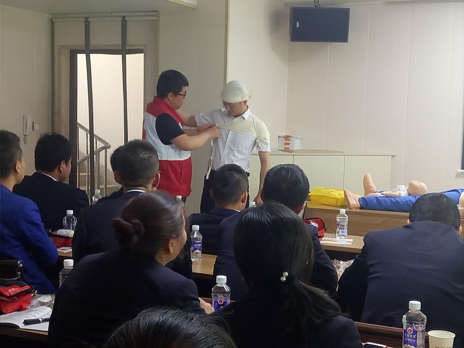 紅十字會(huì)應(yīng)急救護(hù)培訓(xùn)進(jìn)企業(yè)，聚力提升員工自救互救能力